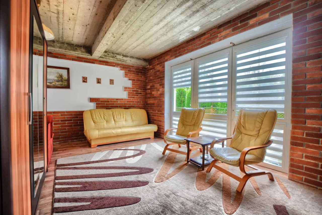 Ceglany Apartament Ustrzyki Dolne Exterior foto